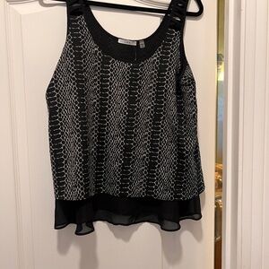 Dex High Low Print Top w Back Vent -‘Medium